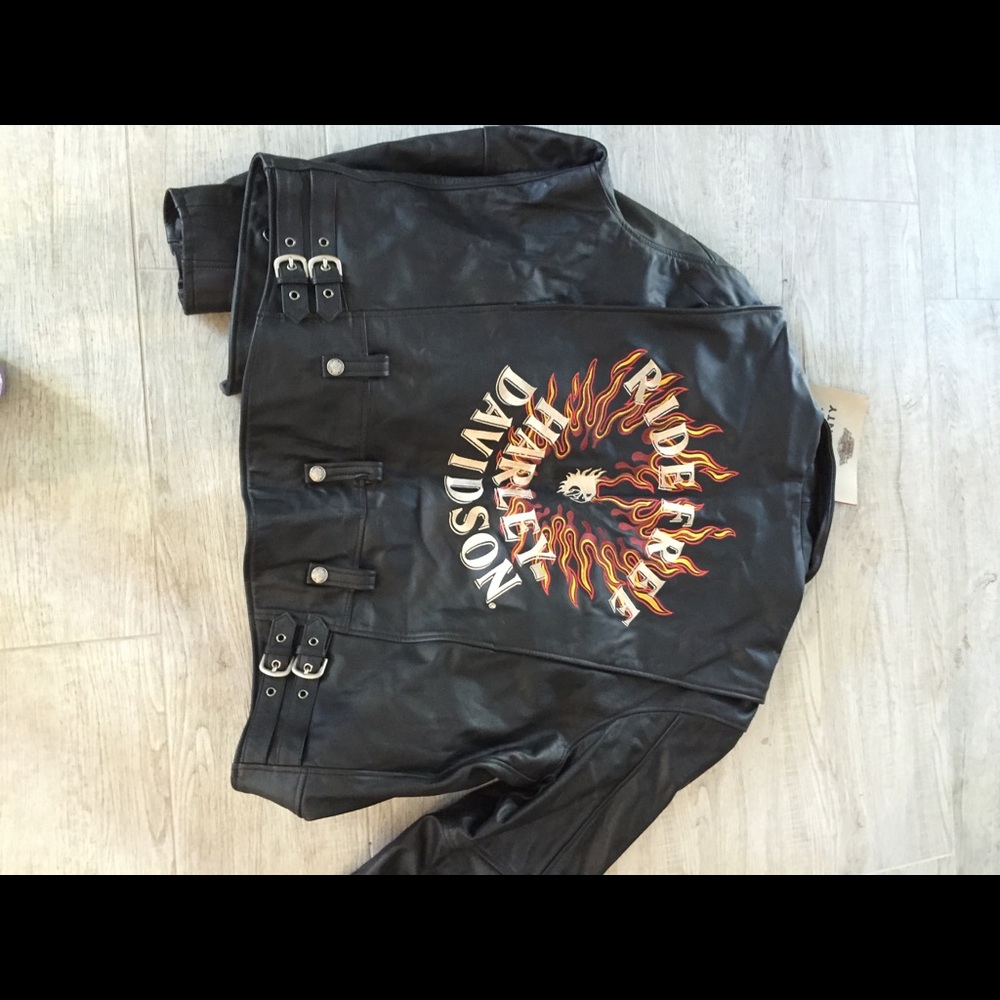 Authentic Harley Davidson leather jacket w tag